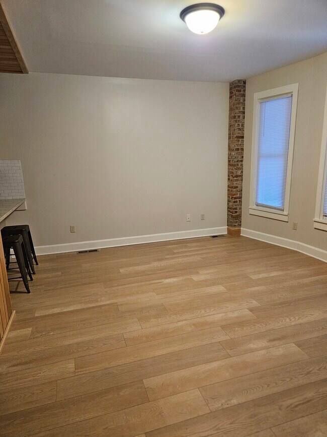 Fotografía del edificio - 223 E 10th St