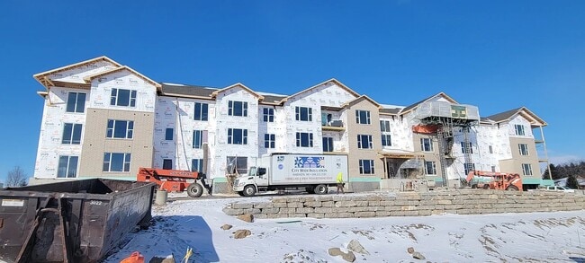 Building Photo - The Crest at Cardinal Heights