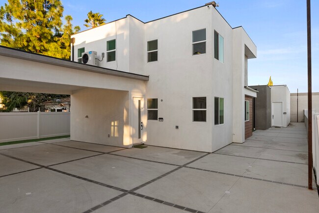 Foto del edificio - 8730 Etiwanda Ave