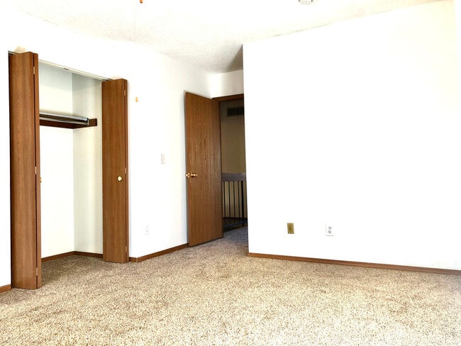 Building Photo - 3556 S Depew St