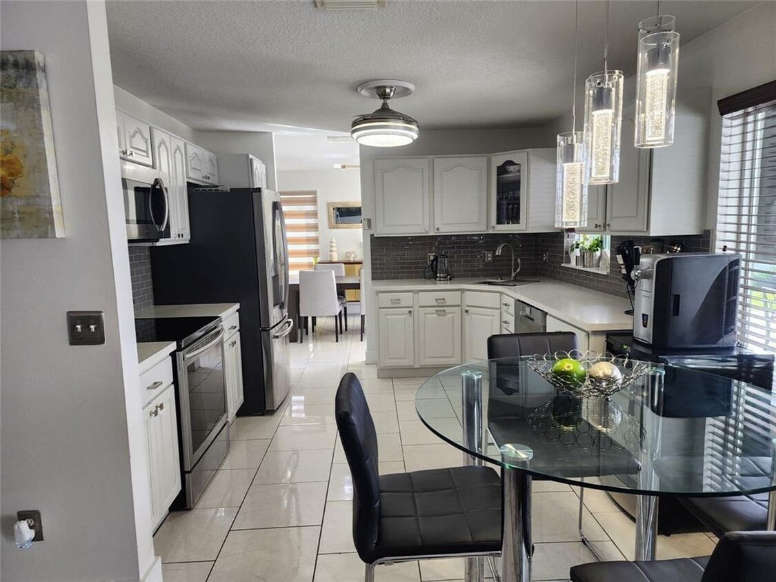 Primary Photo - 9700 SW 16th Ct