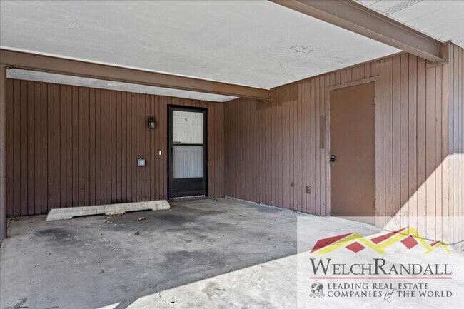 Building Photo - Recently Remodeled, Spacious 1 Bedroom Condo