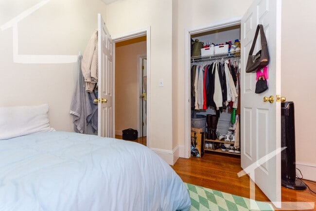 Building Photo - Beautiful Egmont 4 Bed available for Sept. 2026