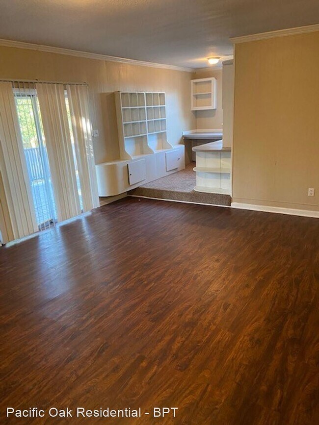 Building Photo - 3 br, 1.5 bath House - 17 Sagewood Court