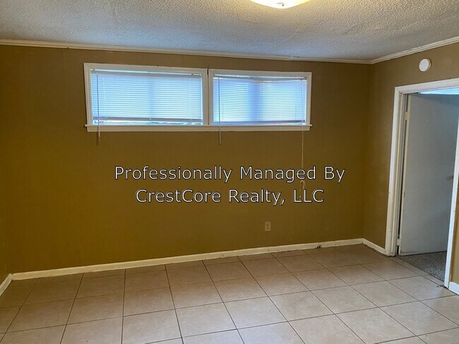 Foto del edificio - 1043 Woodbury Rd