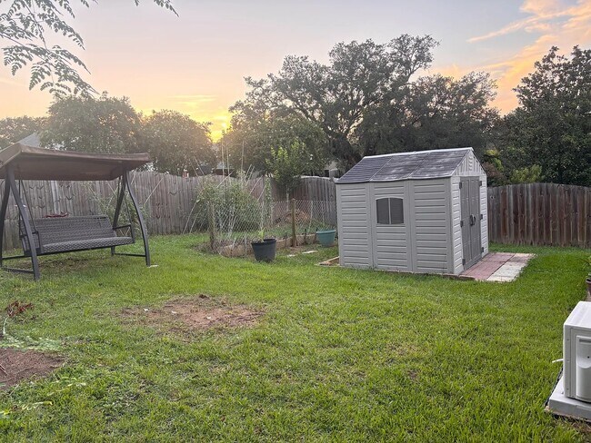 Building Photo - 1114 High Meadow Dr