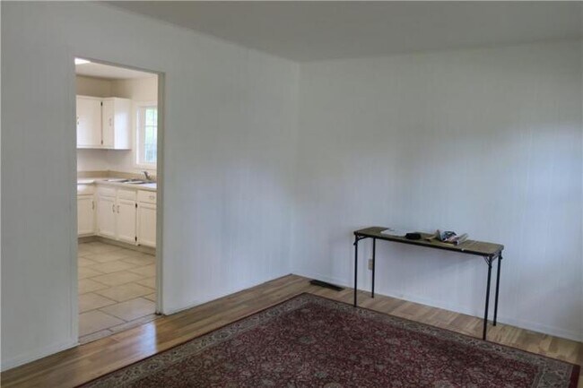Building Photo - 3 bedroom in Indianapolis IN 46222