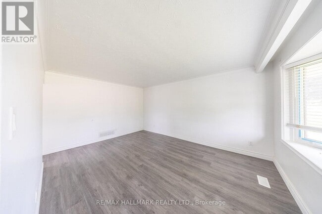Building Photo - 1118 Athol St