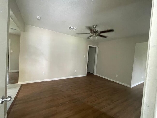 Building Photo - 7111 Pinehook Ln