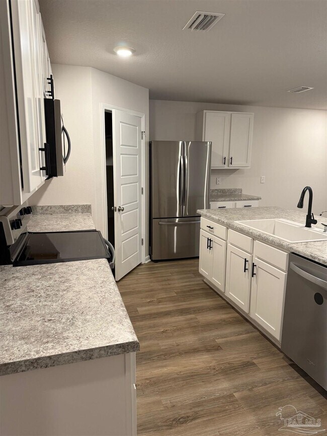 Building Photo - 9644 Angel Oak Dr