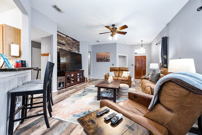 Foto del edificio - 739 Apple Blossom Dr