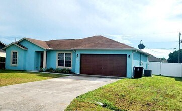 Building Photo - 1632 SE Chello Ln