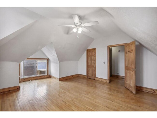 Building Photo - 2515 Lyndale Ave S