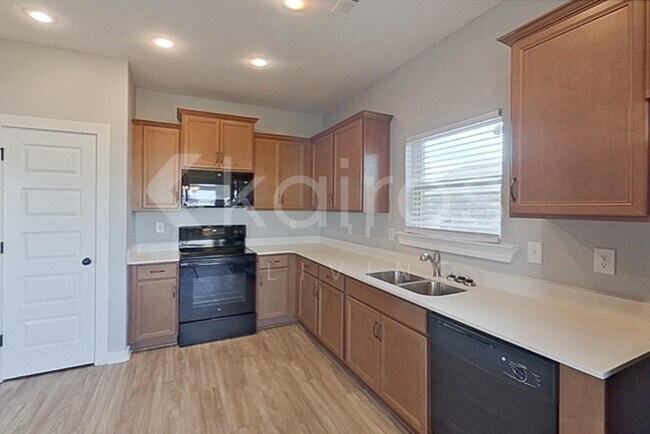 Foto del edificio - 26159 Vly Rdg Rd NW