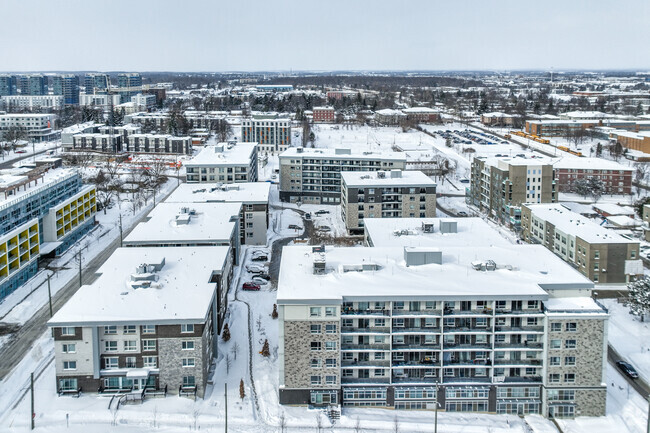 Building Photo - 275 Larch St