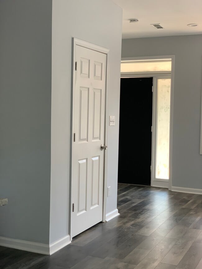 Living Arrea - 3604 Oakmont Ave