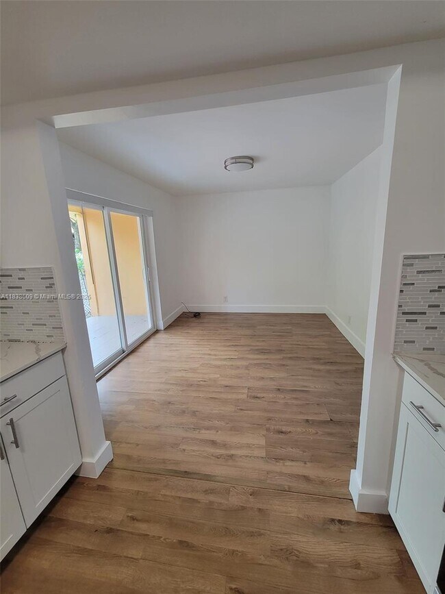 Foto del edificio - 5967 NW 27th Pl