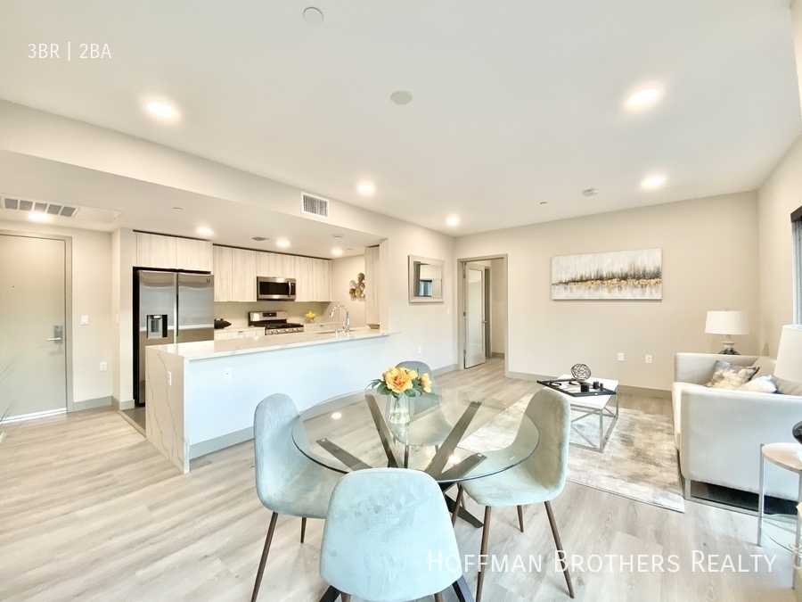 Foto principal - 1530 Brockton Ave