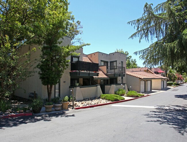 Building Photo - 8066 Via de Palmas Ln