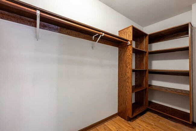 Foto del edificio - 2028 N Cambridge Ave