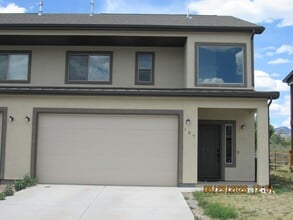 Building Photo - 157 Willow Cir