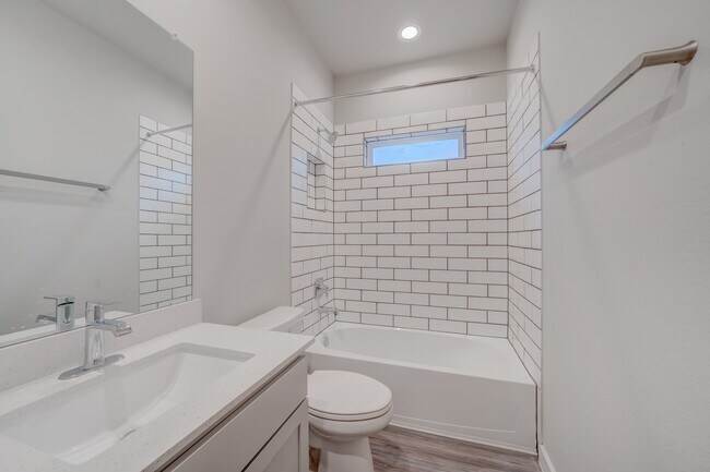 Foto del edificio - 14257 Lake Lodge Dr