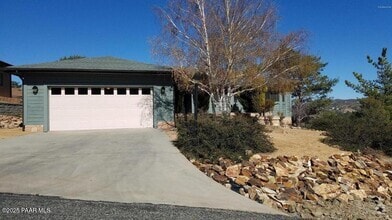 Building Photo - 526 Lotus Ct