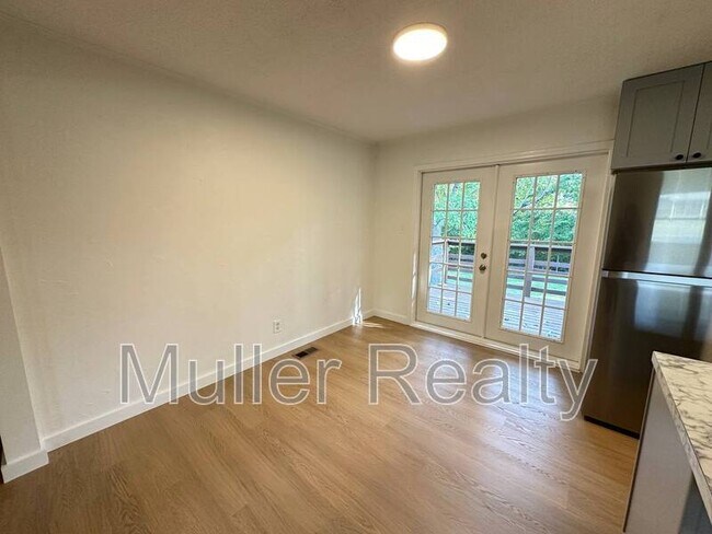 Foto del edificio - 7401 Meadowbrook Cir