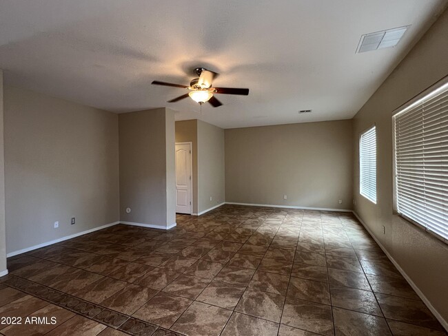 Building Photo - 9447 W Palm Ln