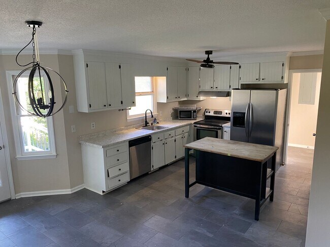 Building Photo - Wendell Single Family Ranch