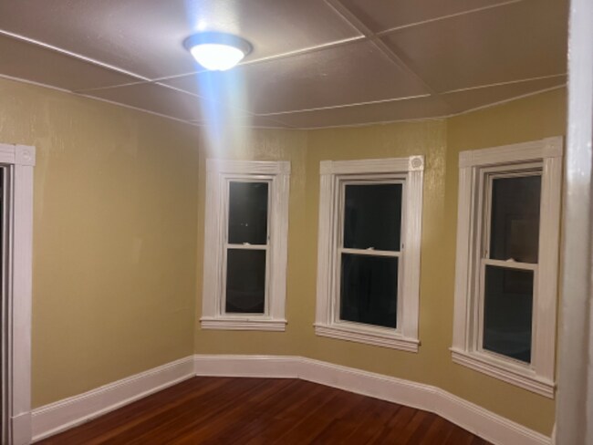 Building Photo - 36 Huntington St