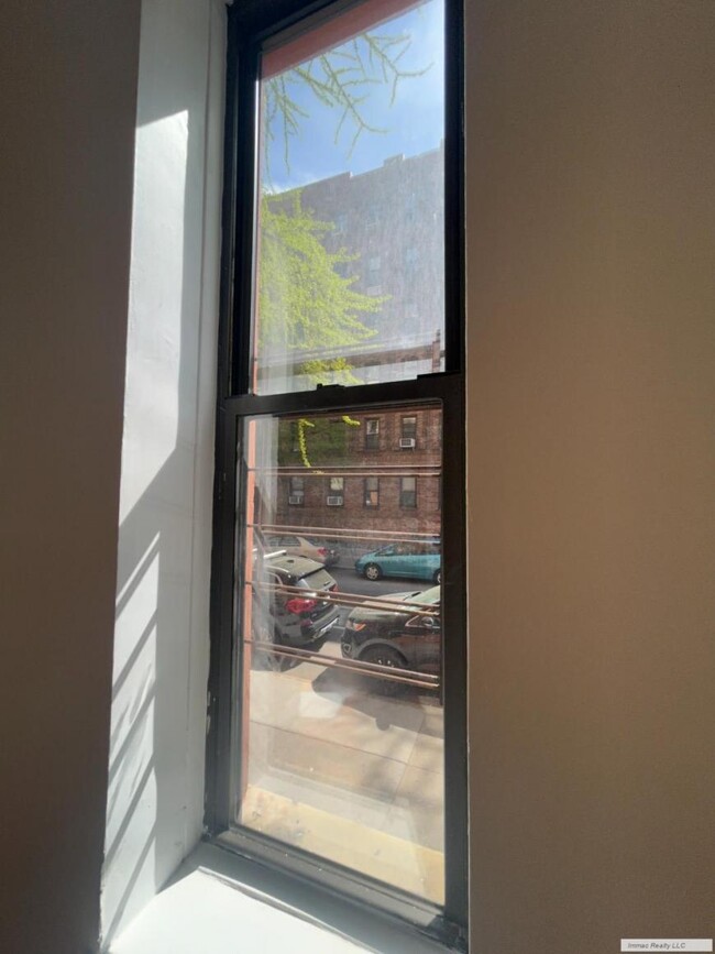 Building Photo - 0 bedroom in New York NY 10075