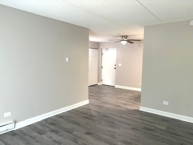 Foto del edificio - 230 Springhill Dr
