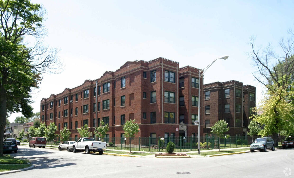 136 E 155th ST Apartments in Harvey, IL