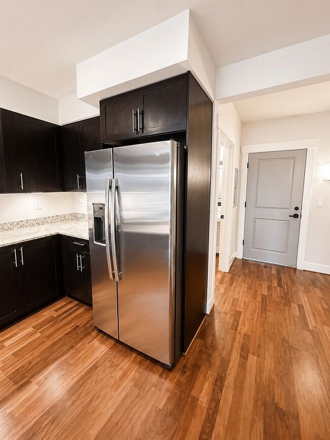 Building Photo - 1bd/1.5ba Seattle Condo