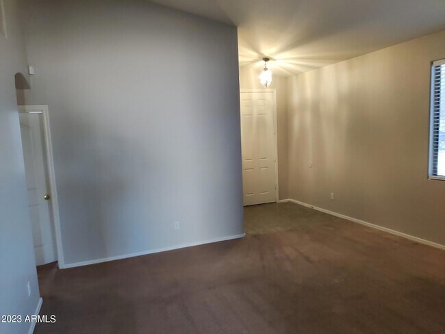 Foto del edificio - 3135 N 127th Ave