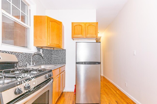 Foto del edificio - 1327 Halsey St