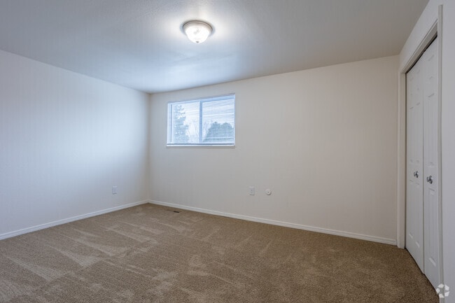 2BR, 2BA - 1,098SF - Primary Bedroom - Arrowtree Apartments