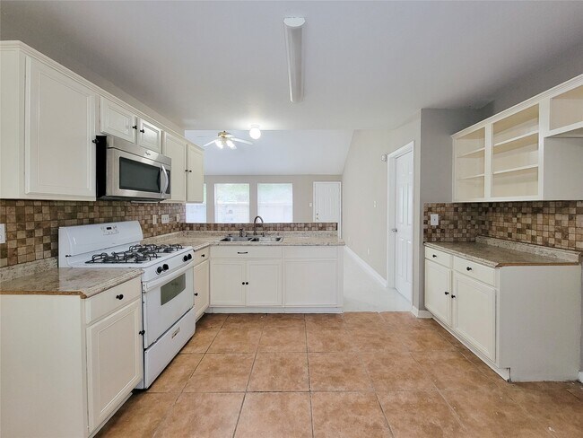 Foto del edificio - 5322 Rivergate Dr