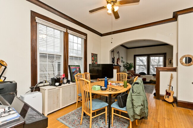 Foto del edificio - 1541 W Barry Ave