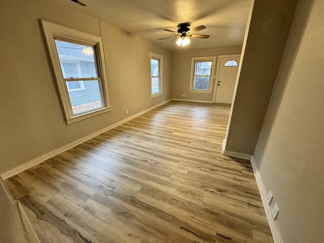 Foto del edificio - 727 E North St