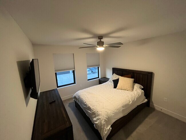 Building Photo - 2007 SW Chautauqua Ln