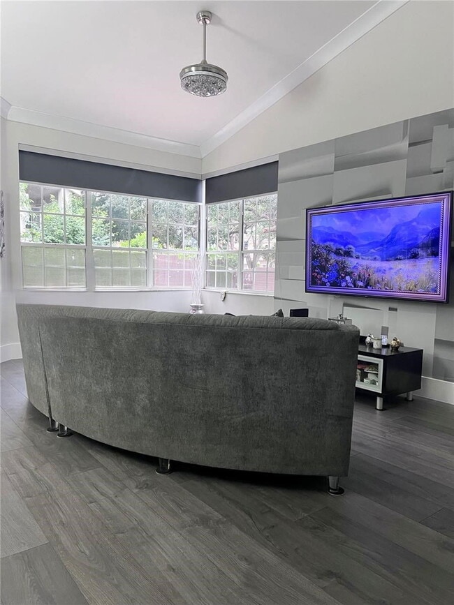 Foto del edificio - 1371 Bayview Cir