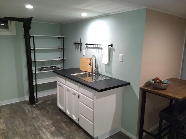 Kitchen - 1530 Manor Dr