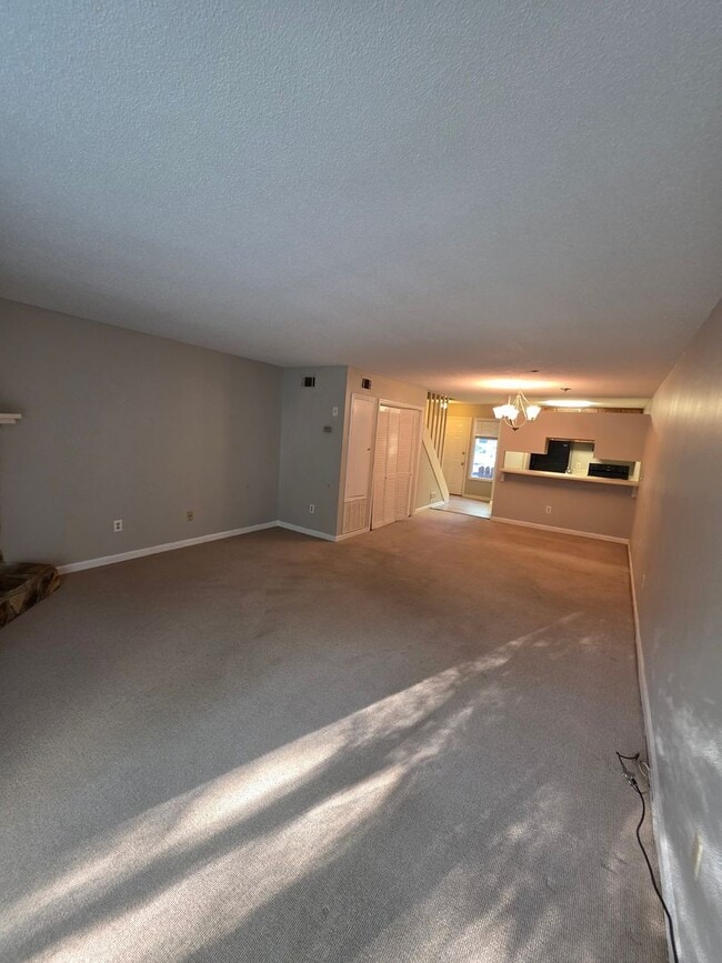 Building Photo - 454 Forest Hills Dr