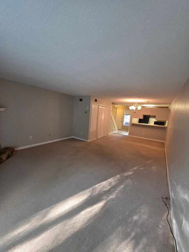 Foto del edificio - 454 Forest Hills Dr