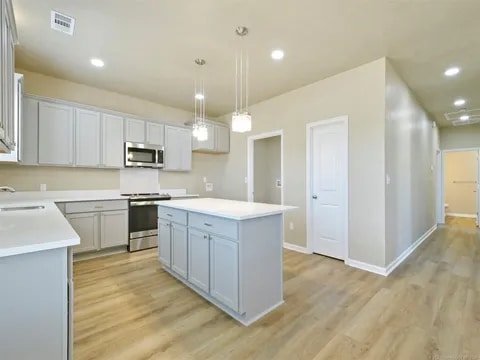 Building Photo - 142 Aspen Cir