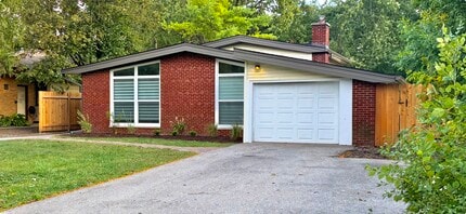 Building Photo - 1780 Rosemary Rd