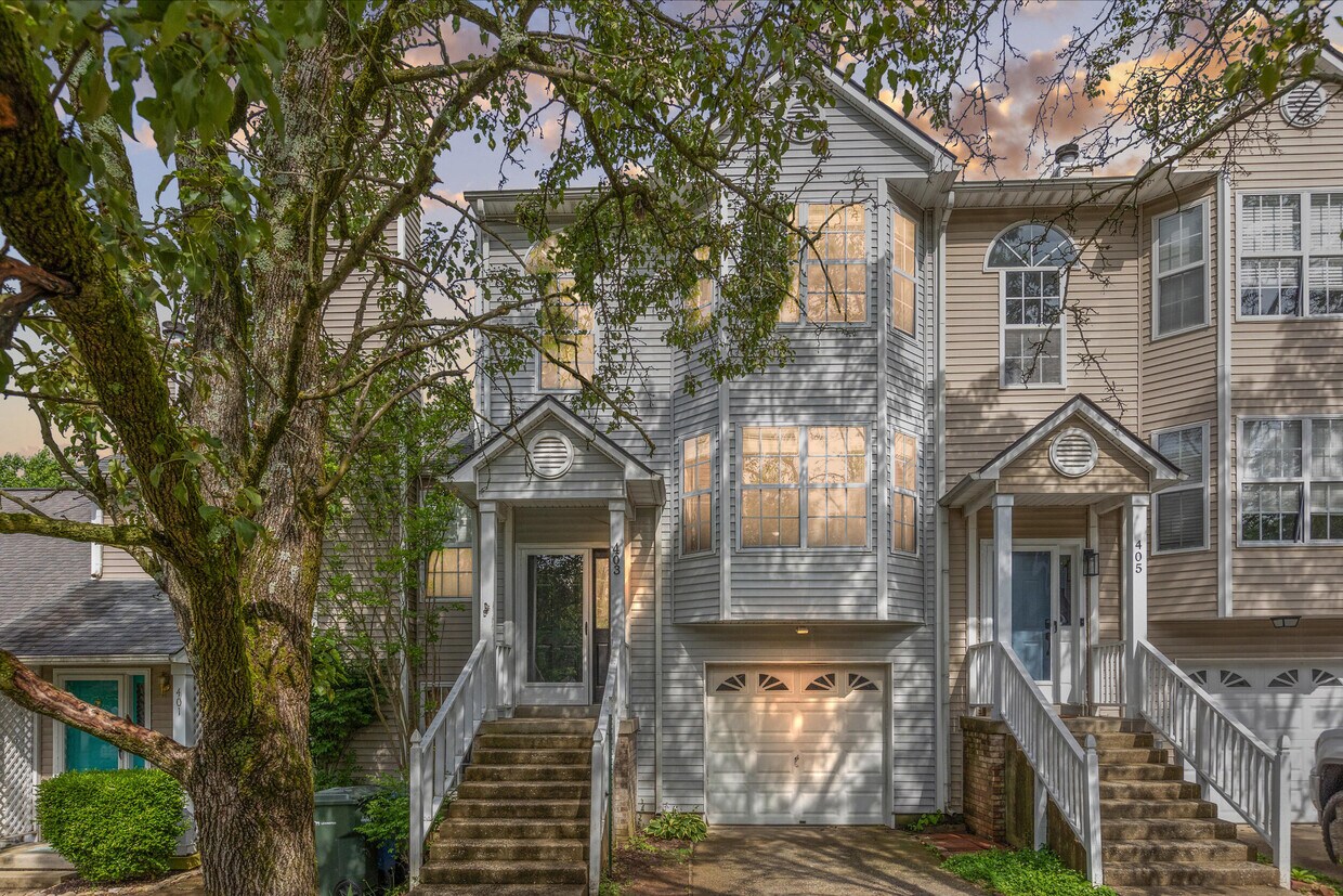 Foto principal - 403 Windfield Pl