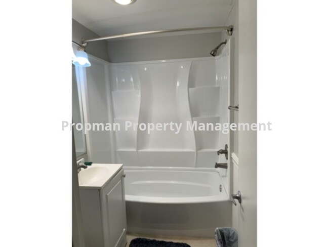 Foto del edificio - 3814 Lyndhurst Dr